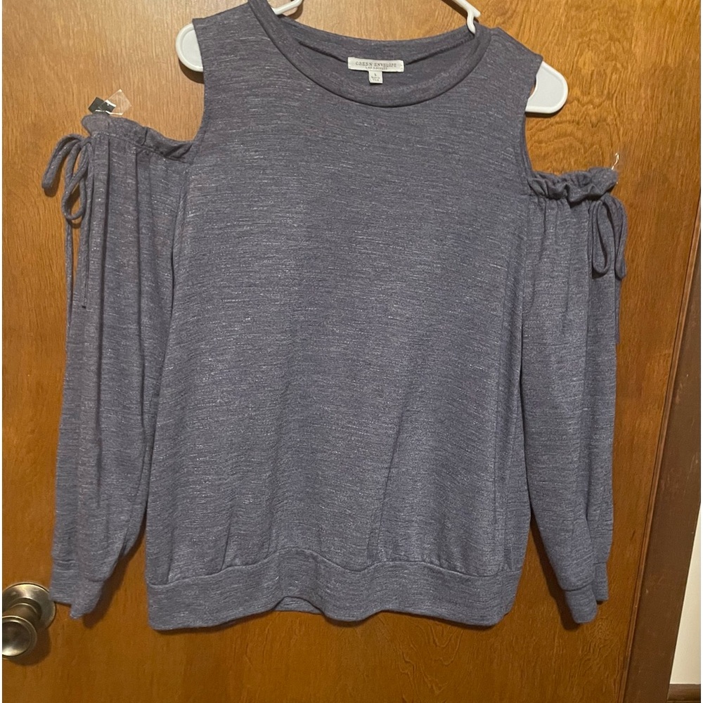 Open shoulder top